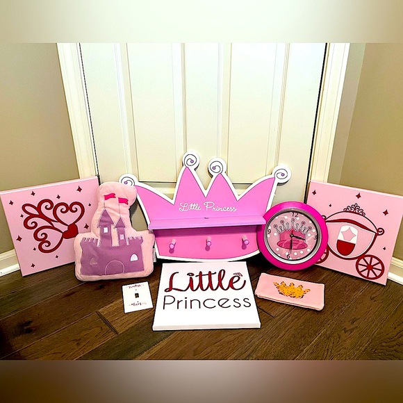 Princess Bedroom Accessories in Pink and White - Picture 10 of 16